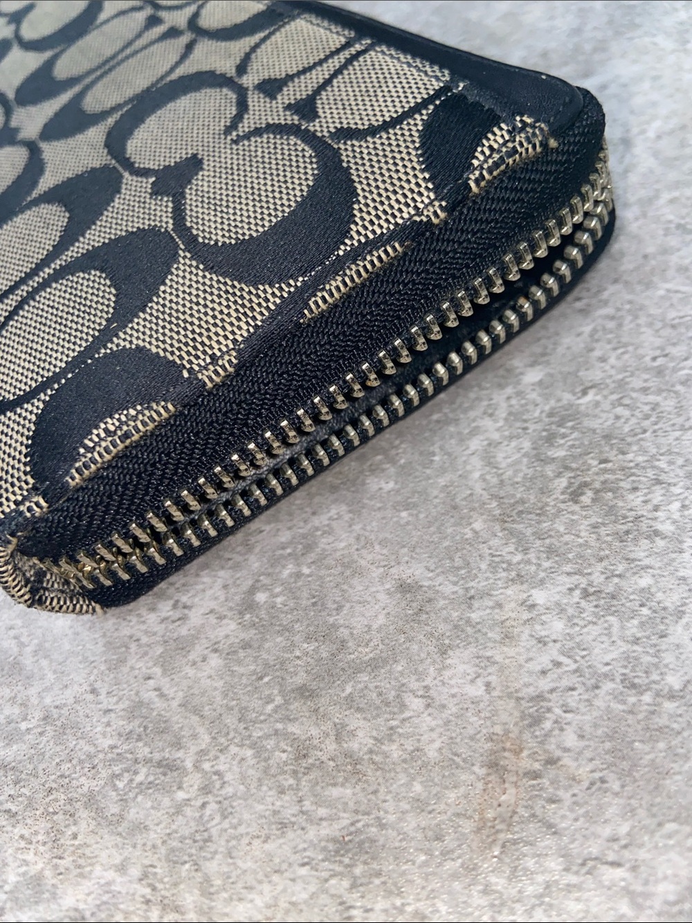 Coach Y2K Ashley SignatureWallet EUC - Picture 3 of 7